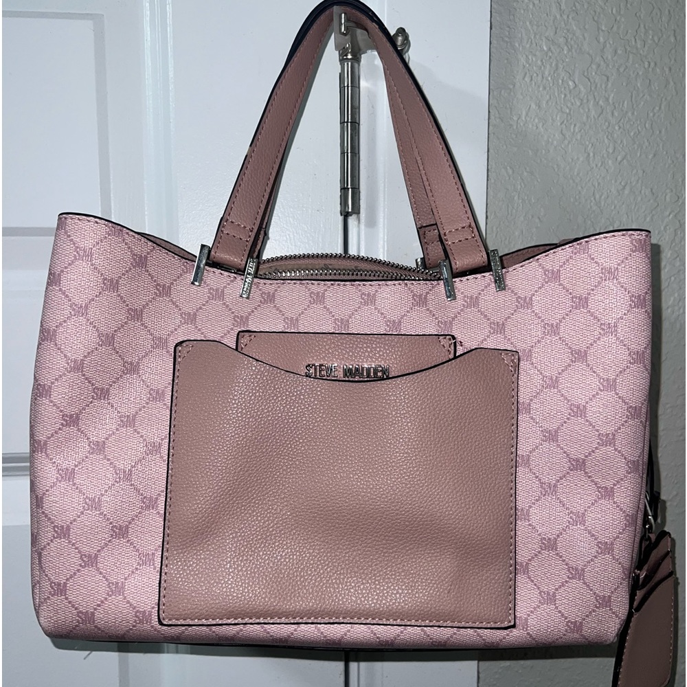 Steve madden purse, color is pink
